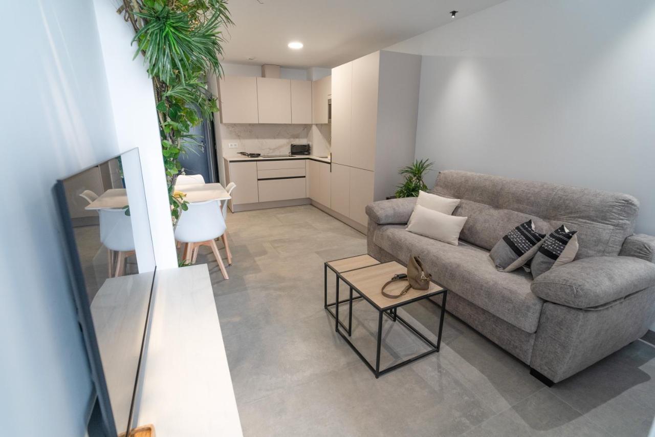 Riam Suites Apartamentos لوس بالاسيوس ي فيلافرانكه المظهر الخارجي الصورة