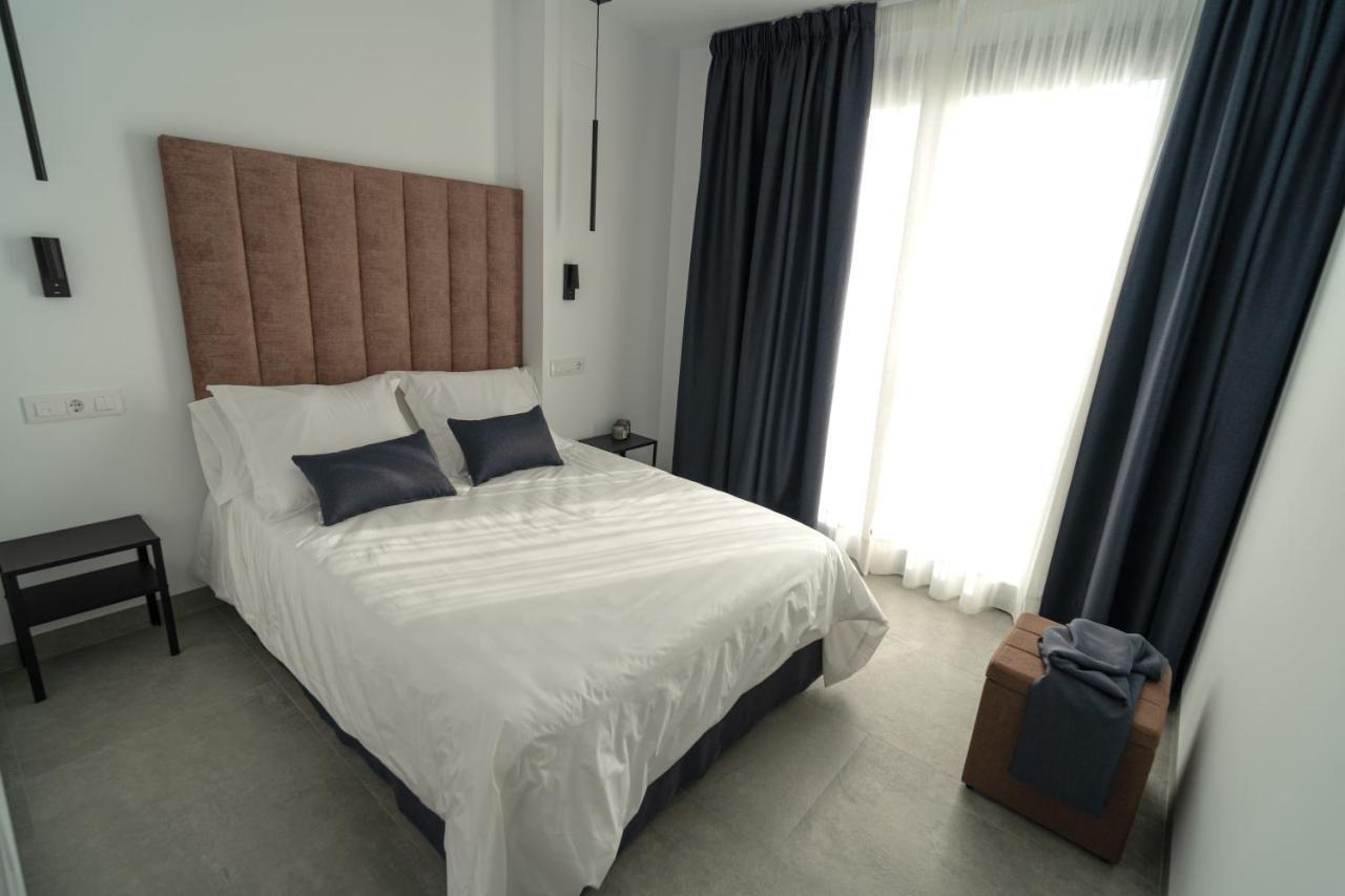 Riam Suites Apartamentos لوس بالاسيوس ي فيلافرانكه المظهر الخارجي الصورة