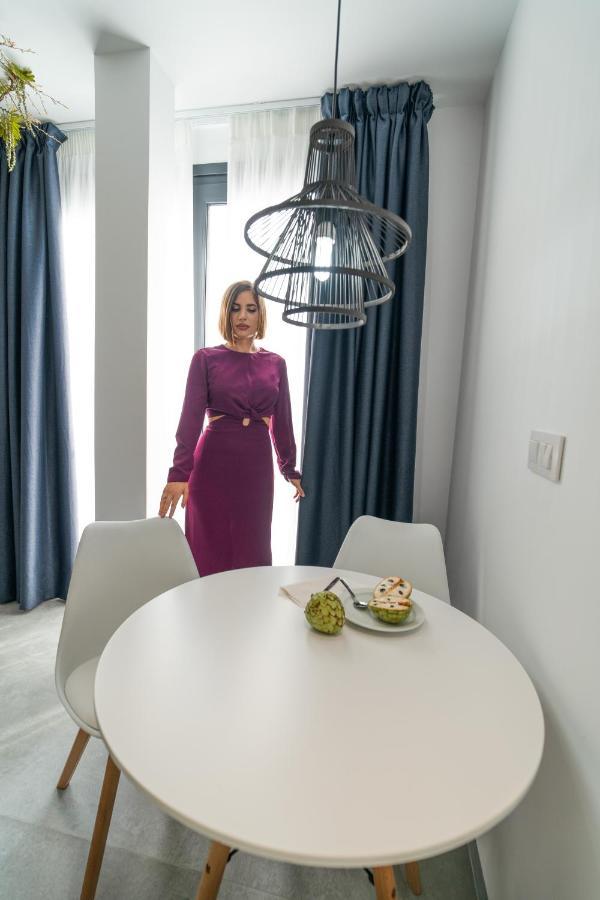 Riam Suites Apartamentos لوس بالاسيوس ي فيلافرانكه المظهر الخارجي الصورة
