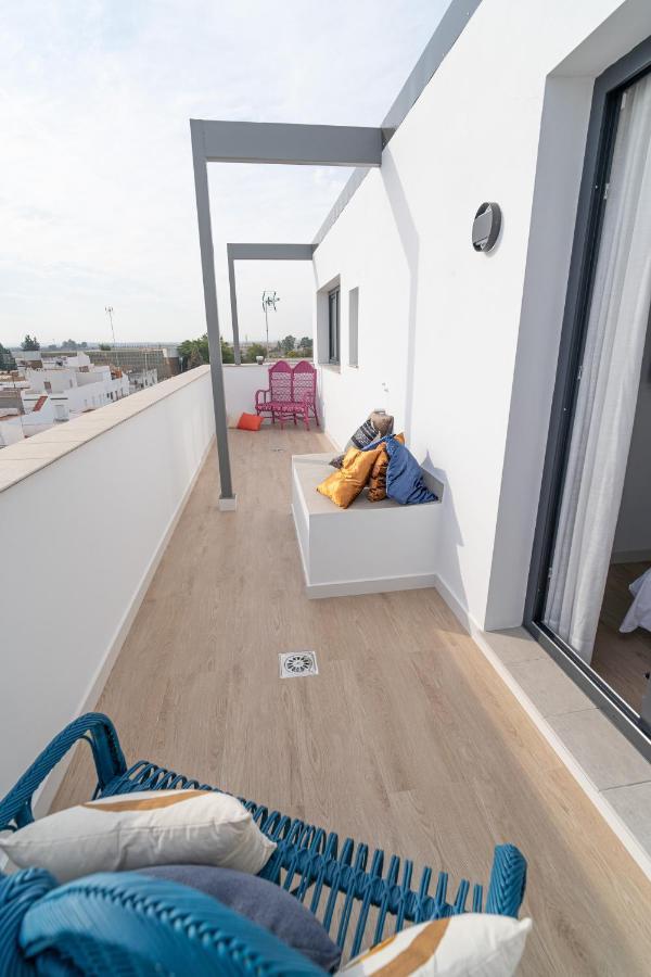 Riam Suites Apartamentos لوس بالاسيوس ي فيلافرانكه المظهر الخارجي الصورة