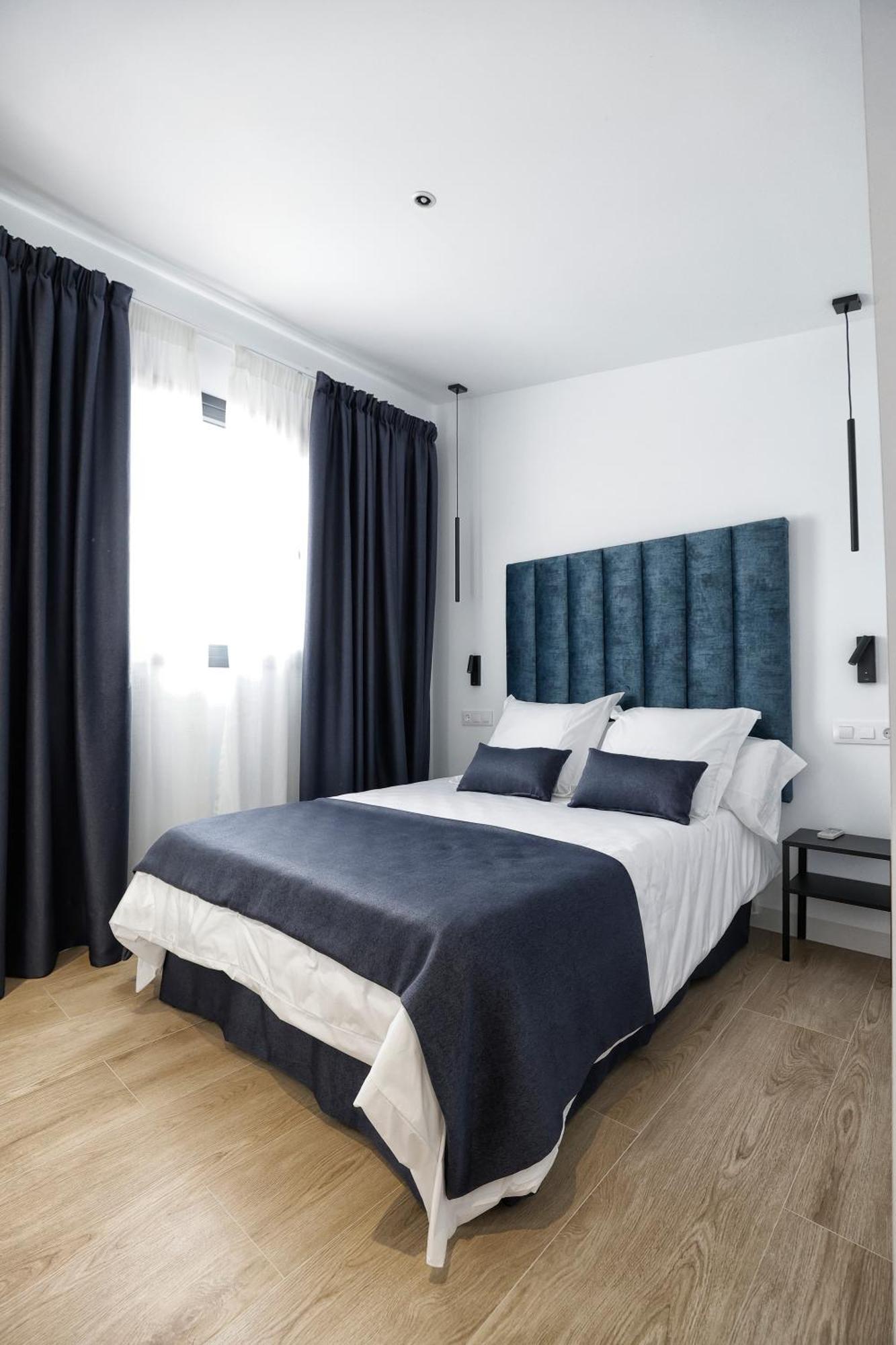 Riam Suites Apartamentos لوس بالاسيوس ي فيلافرانكه المظهر الخارجي الصورة