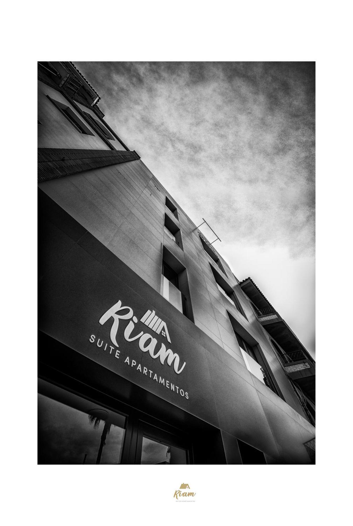 Riam Suites Apartamentos لوس بالاسيوس ي فيلافرانكه المظهر الخارجي الصورة